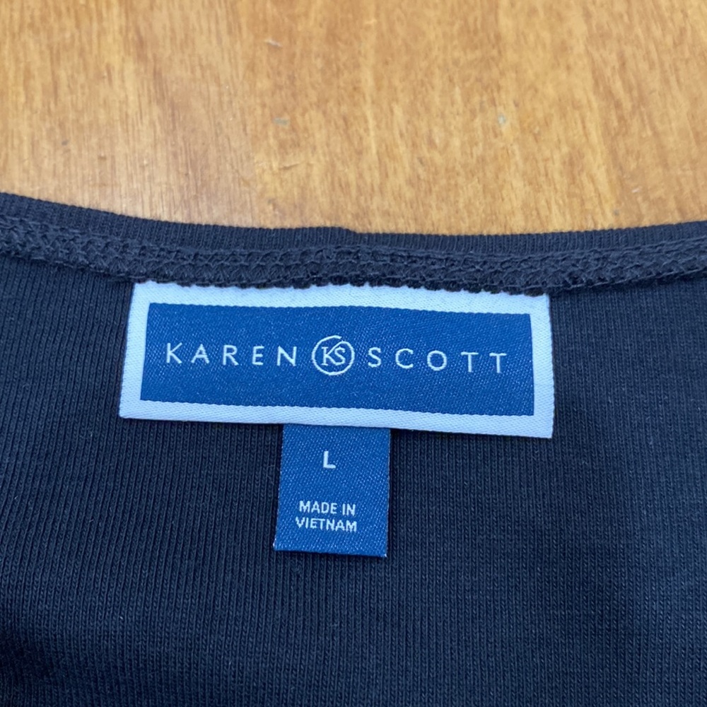 NWT.  Kendra Scott, women’s size Large, long sleeve Doxie Christmas t-shirt. - Picture 8 of 14